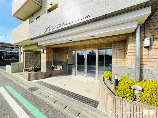 エントランスはマンションの顔です。掃除も行き届いた気持ちの良いエントランスが帰宅時の心を癒してくれます。