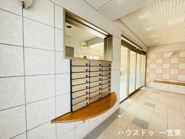 ≪ポスト≫ポストは内側からしか取り出せません。安心ですね。