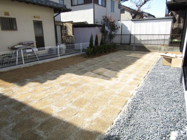 リビングから目が届くお庭は、お子さまの外遊びやペットとの時間を安心して楽しめる空間です。