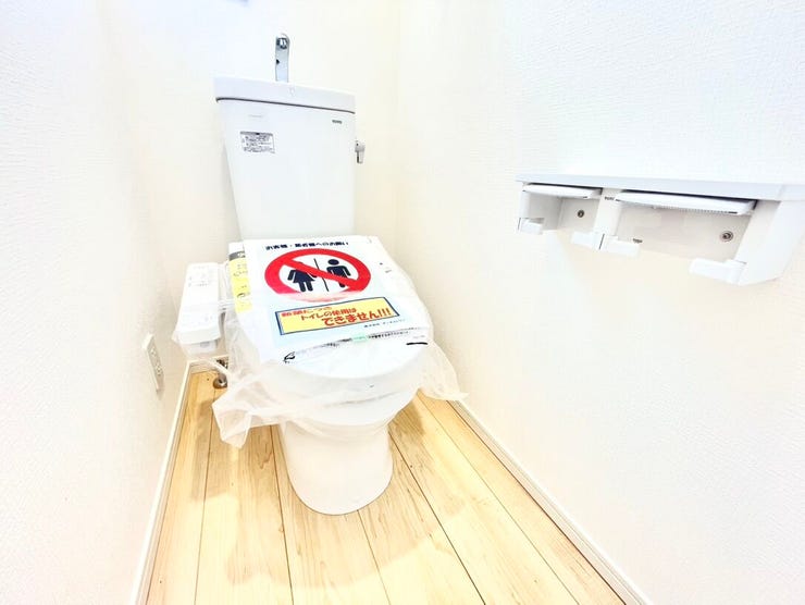 2階のトイレも、窓つきでとても明るく心地よいです♪