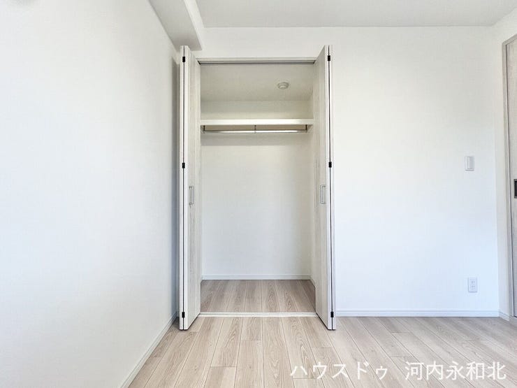 全居室収納完備。収納家具を減らして広々空間をお楽しみいただけるように工夫されていますね。