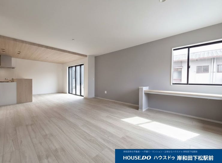 窓際のアドバンテージを活かしたカウンターは、ワークスペースや趣味のコーナーとして最適です♪