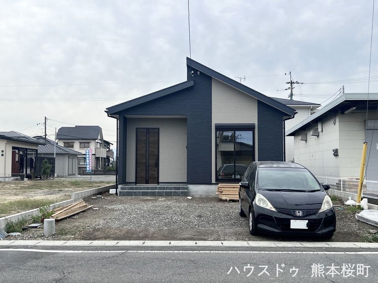 ■□■車と趣味の幅が広がる場所■□■単なる駐車スペースではない、洗車やタイヤ交換、DIYにも使える多目的な屋外スペースです。