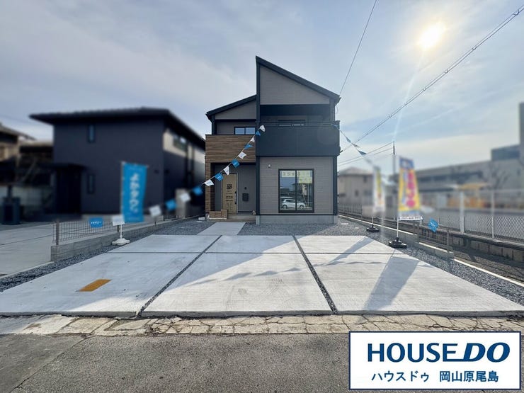 駐車は敷地西側に並列で3台可能となっております!