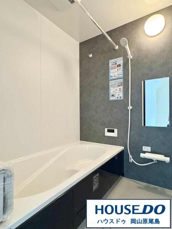 ゆったり広いバスルームは日々の疲れを癒してくれます。