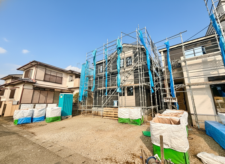 ■車と趣味の幅が広がる場所■単なる駐車スペースではない、洗車やタイヤ交換、DIYにも使える多目的な屋外スペースです。【撮影日:2026年2月7日】