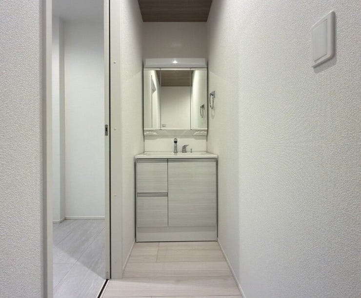 三面鏡タイプのドレッサーを採用