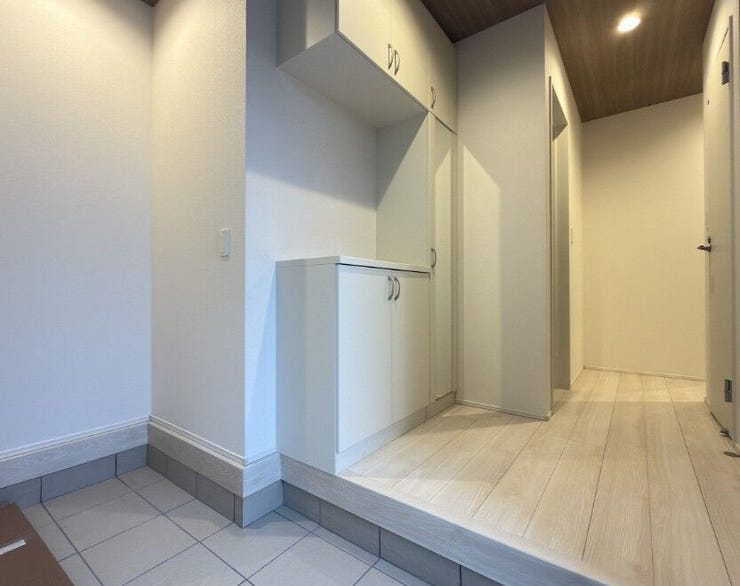 玄関もたっぷり収納付き