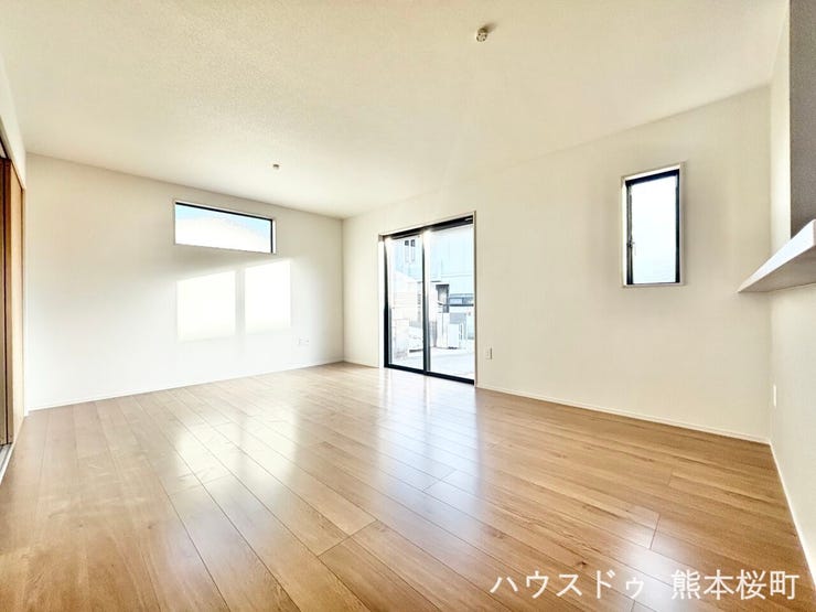 ■安らぎと笑顔の中心地■陽光が優しく降り注ぎ、会話が自然と弾む。ここでは、毎日が特別な時間へと変わります。