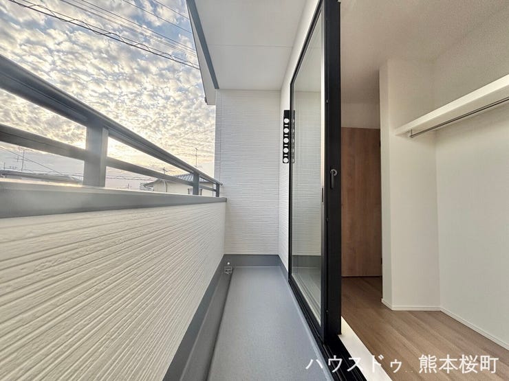 ■空の下の開放的な特等席■日光浴や読書、外の空気を感じながらリフレッシュ。暮らしを豊かにする、もう一つの心地よい空間です。