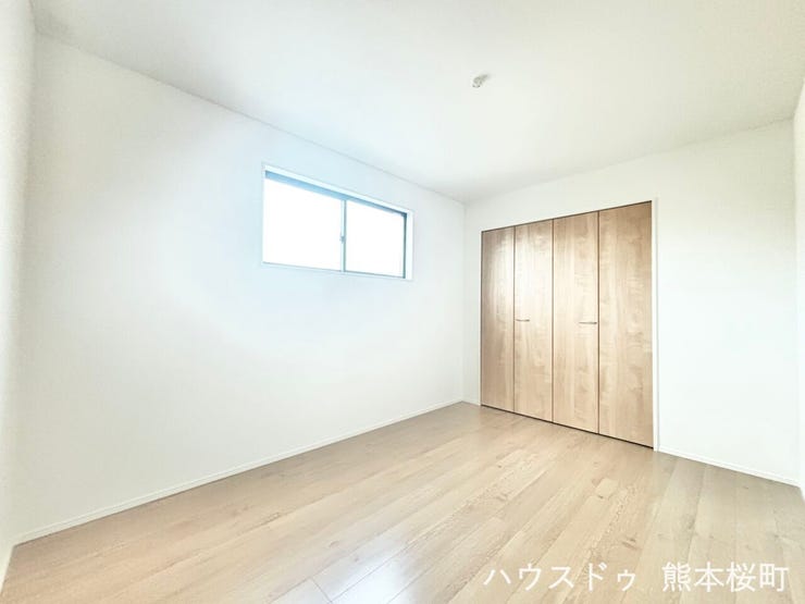 ■2階6帖洋室■寝室、書斎、趣味の部屋。家族の成長やライフスタイルに合わせ、様々な使い方ができる快適な空間です。