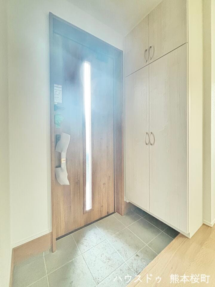 ■「ただいま」の安堵をくれる場所■訪れる人を迎え入れ、帰るたびにホッと一息つける、明るく機能的なエントランス。