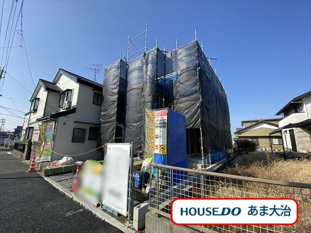 2階居室は全部で4部屋。プライベート空間が確保され家族それぞれ充実した時間が持てそう。1階リビングにはテレワークに便利な関羽たースペースがあります。