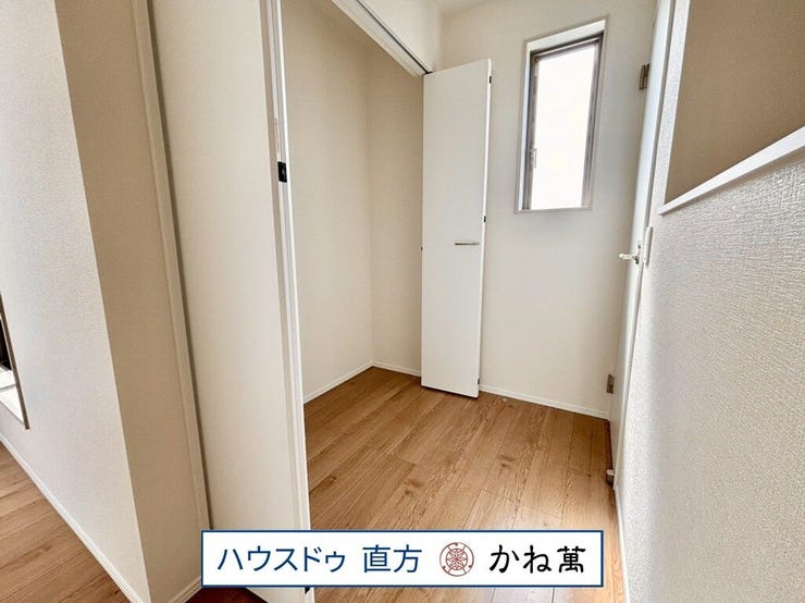 2階廊下には収納力のあるクローゼットがあります