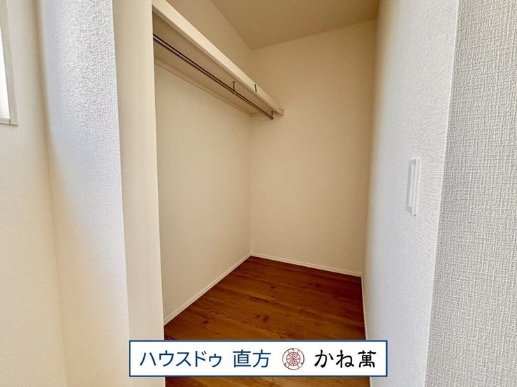 2階洋室(6帖)
ウォークインクローゼット内写真