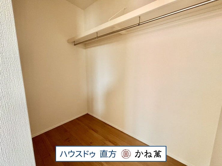 2階洋室(8帖)のウォークインクローゼット内写真