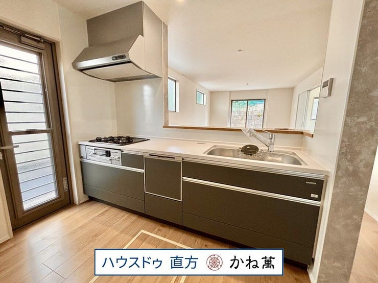 収納力のある食器洗浄乾燥機付きシステムキッチン