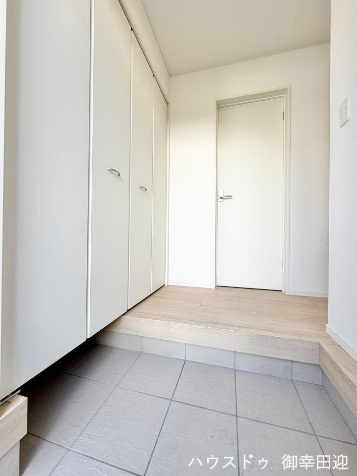 ■「しまう」が叶える美しい玄関■大容量のシューズボックスがあることでいつも整理された、気持ちの良い「家の顔」を保てます。