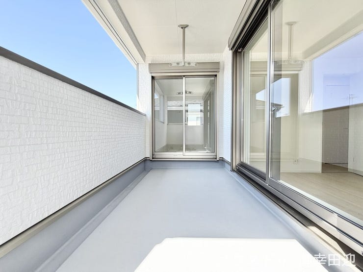 ■空の下の開放的な特等席■日光浴や読書、外の空気を感じながらリフレッシュ。暮らしを豊かにする、もう一つの心地よい空間です。