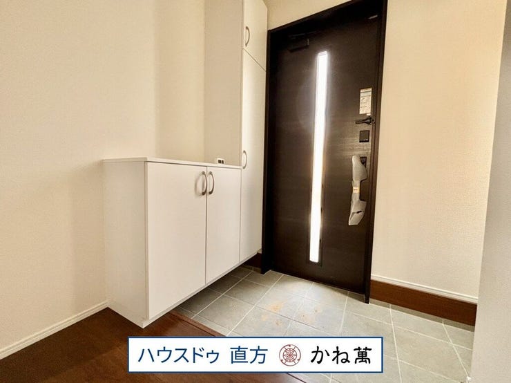 シューズボックスと収納スペース完備
玄関がスッキリと片付きます
