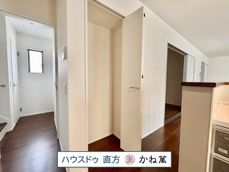 パントリー完備
日用品や食料品の収納に便利です