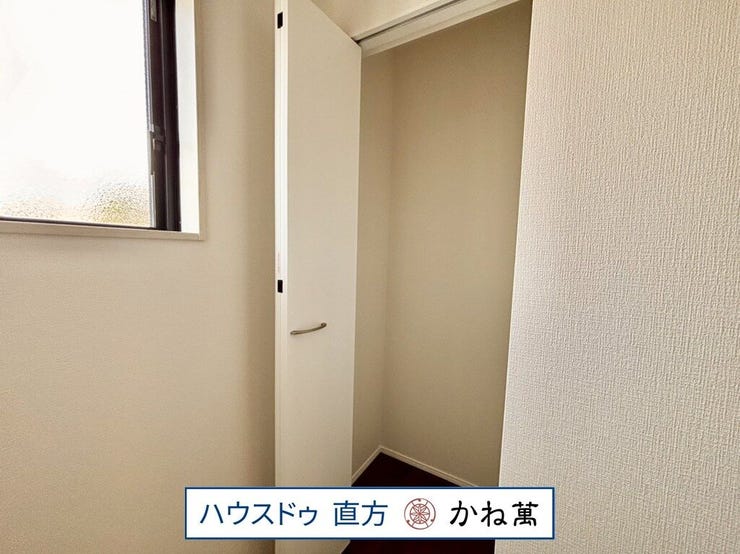 1階トイレ前の収納スペース