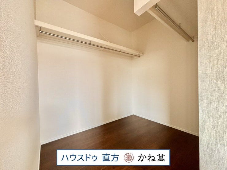 2階洋室(8帖)にはウォークインクローゼットがあります