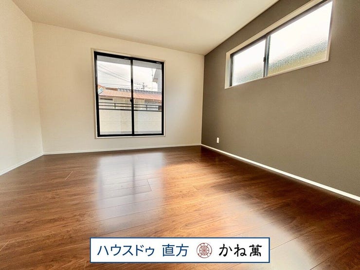 2階洋室(8帖)
バルコニーに出ることができます