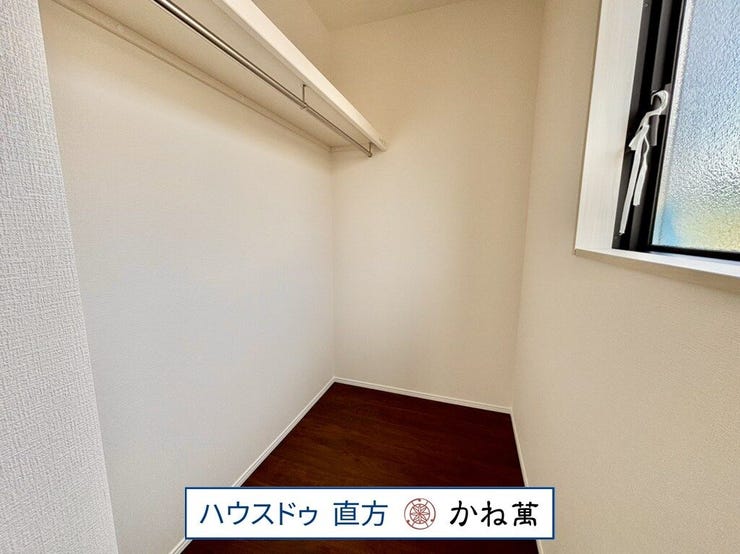 2階洋室(6.2帖)にはウォークインクローゼットがあります