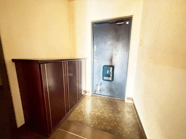 【2026年5月リフォーム】エクレール穴生♪穴生小・中学校♪システムキッチン♪都市ガス♪南向き♪