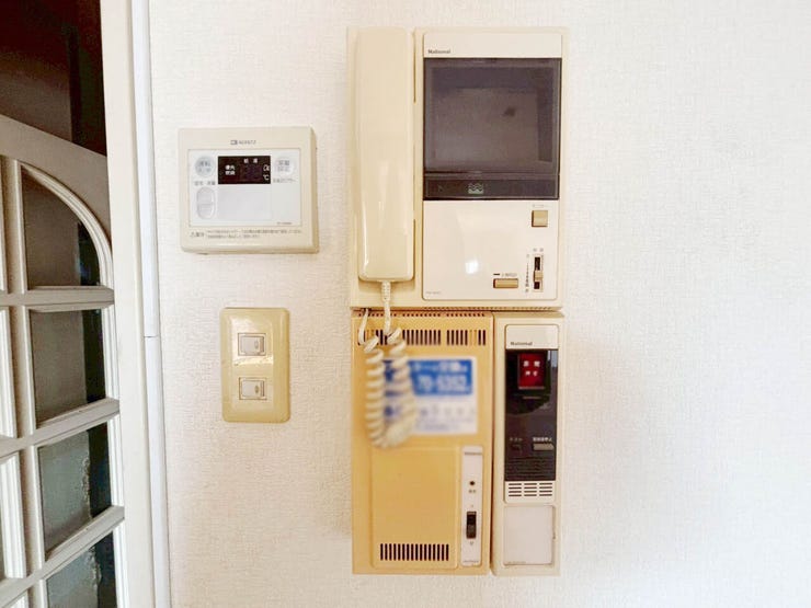 【2026年5月リフォーム】エクレール穴生♪穴生小・中学校♪システムキッチン♪都市ガス♪南向き♪