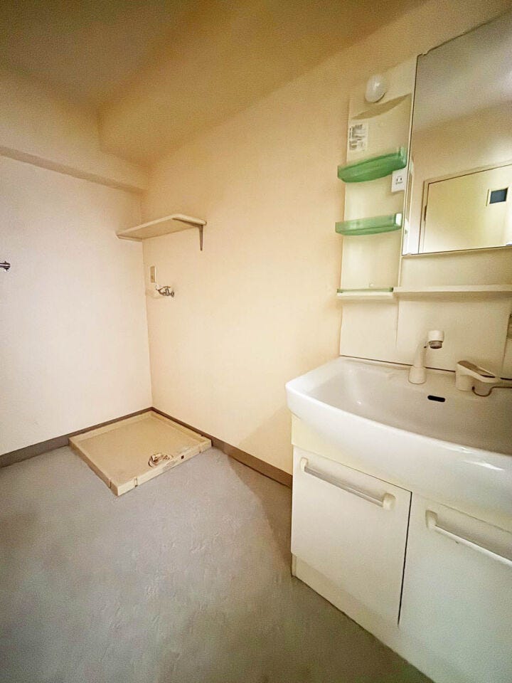 【2026年5月リフォーム】エクレール穴生♪穴生小・中学校♪システムキッチン♪都市ガス♪南向き♪