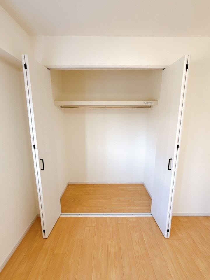すべての居室に収納があります♪それぞれの持ち物を自分のお部屋に収納出来て便利です!