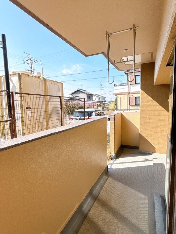 バルコニーから専用の南向き庭に出ることができます!