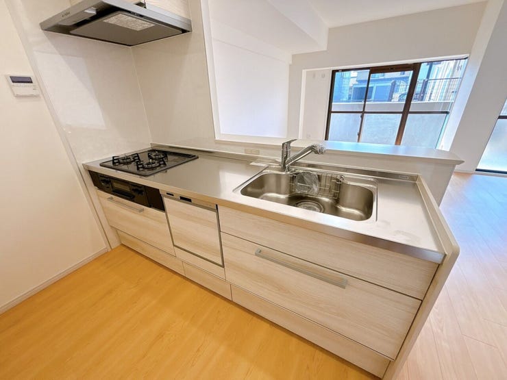 カウンタータイプになっているので、お食事の準備をお子様に手伝ってもらいながら話もできとっても便利です