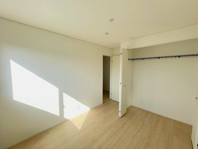 2階 洋室(5.3帖)
クローゼット付きでお部屋がスッキリ整います☆