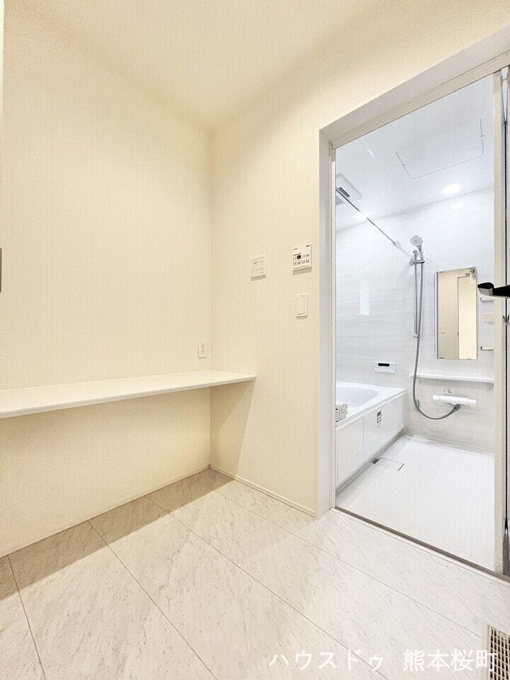 ■□■ドレッシングルーム■□■
身支度がスムーズになるドレッシングルーム!着替えやメイク、ヘアセットなどが一か所で完結するため朝の忙しい身支度を効率的に済ませることができます◎