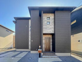 【横尾材木店】建物プラン例
建物総額1980万円
建物面積105.78㎡
他立地条件により別途工事費用が発生する場合がございます