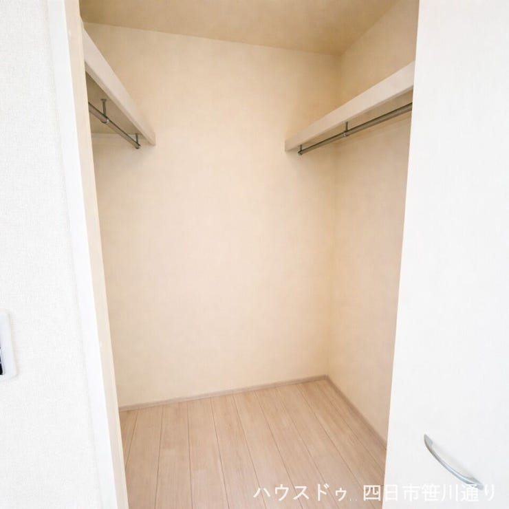 1階廊下 収納スペース