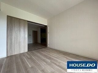 LDKとバルコニーに繋がる7帖の子供部屋です。