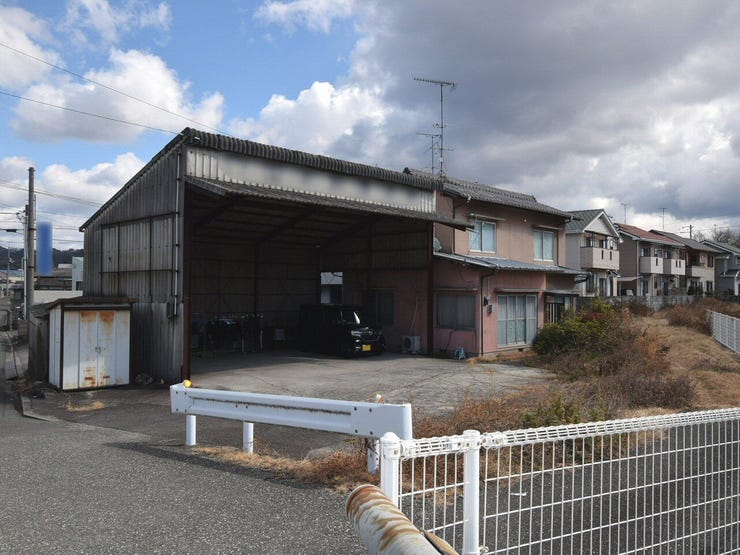 外観を西側より撮影