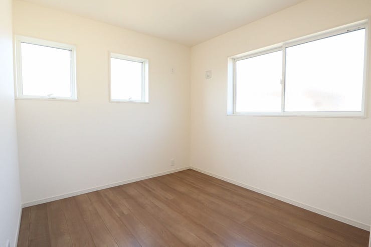 ◇洋室◇ 同仕様
2面採光のお部屋は明るく風通しが良いです♪
収納もしっかり出来ますよ!