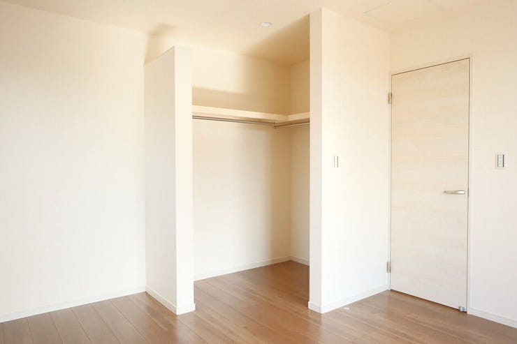 ◇ウォークインクローゼット◇ 同仕様
季節物のお洋服などしっかり収納できます♪旅行鞄などかさばる収納もすっきり片付きますね♪