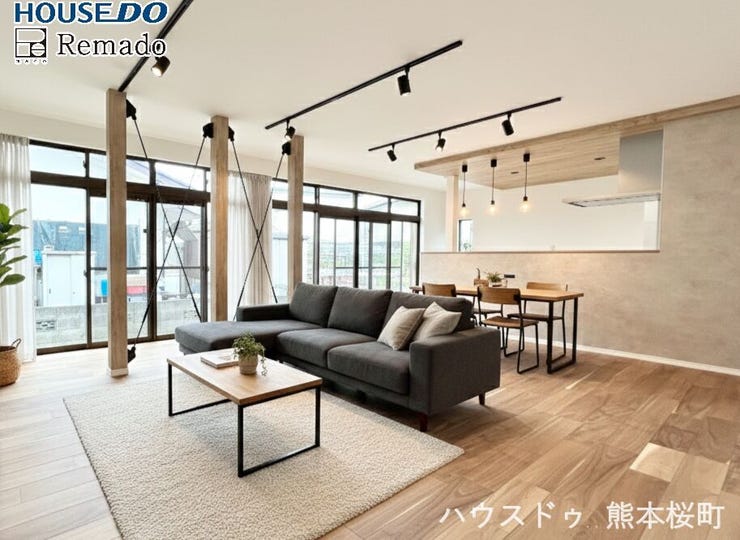 ■□■家族の笑顔が集う、安らぎとくつろぎの中心地■□■お気に入りの家具を迎え、窓からは心地の良い光が差し込みます。※CGで家具を配置しています