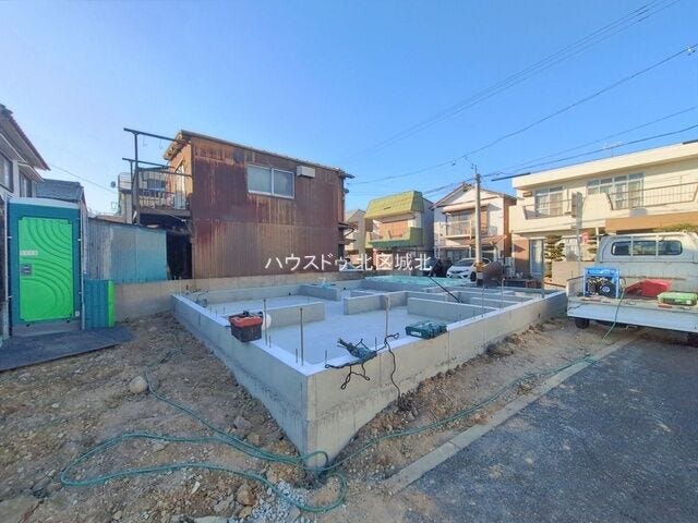 ウォークインクローゼット2か所、玄関にはシューズインクローク付きの収納充実プラン。生活空間を広く使え、住まいがスッキリ整います。駐車2台可能です。