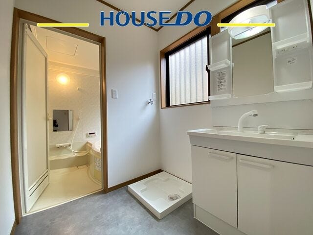 窓付きで明るい洗面所