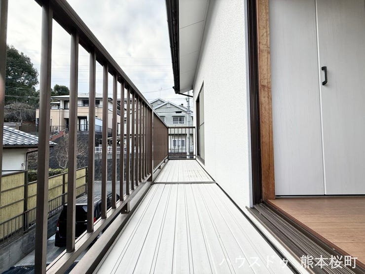 ■空の下の開放的な特等席■日光浴や読書、外の空気を感じながらリフレッシュ。暮らしを豊かにする、もう一つの心地よい空間です