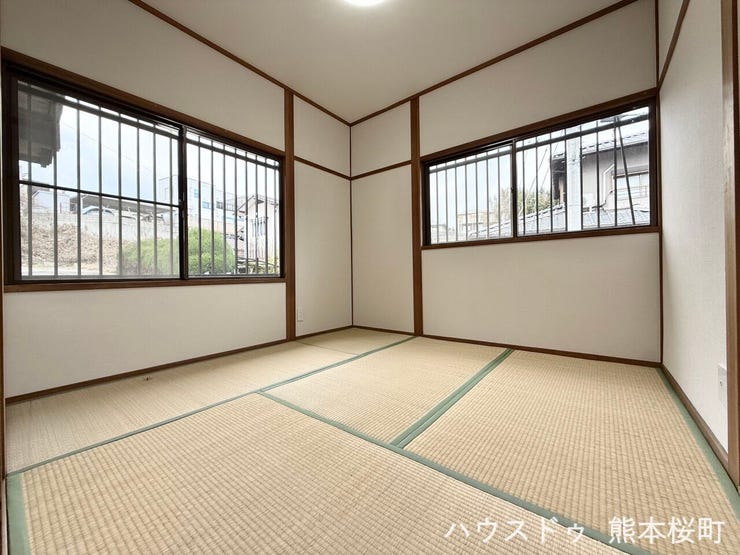 ■1階4.5帖和室■ゲストをもてなし、昼寝や家事にも使える、畳のぬくもりが心地よい多目的スペース