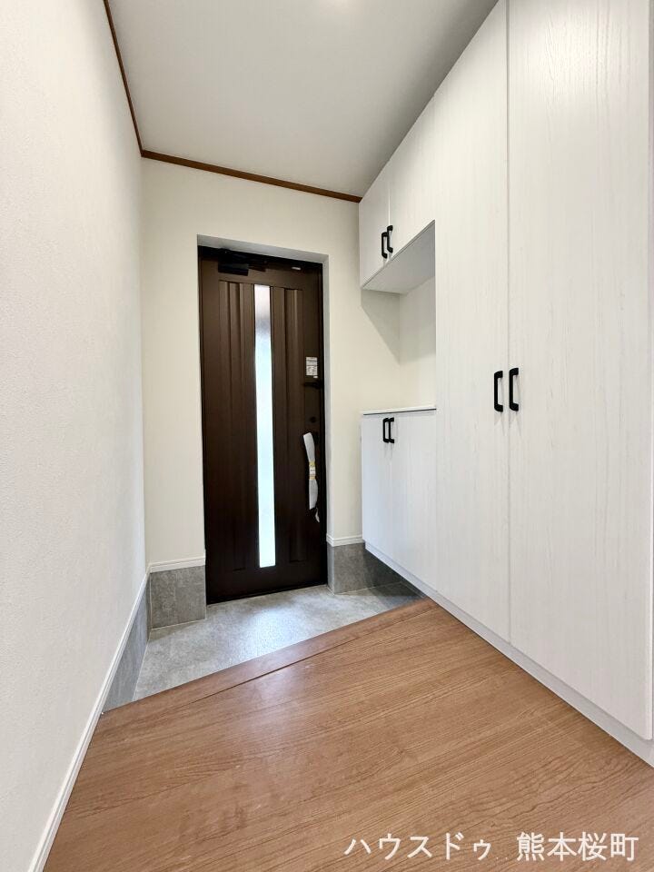 ■「ただいま」の安堵をくれる場所■訪れる人を迎え入れ、帰るたびにホッと一息つける、明るく機能的なエントランス