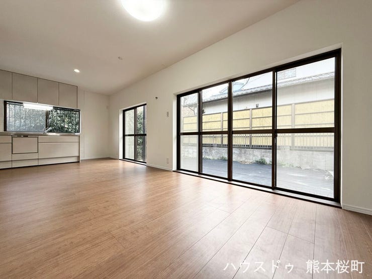 ■安らぎと笑顔の中心地■陽光が優しく降り注ぎ、会話が自然と弾む。ここでは、毎日が特別な時間へと変わります